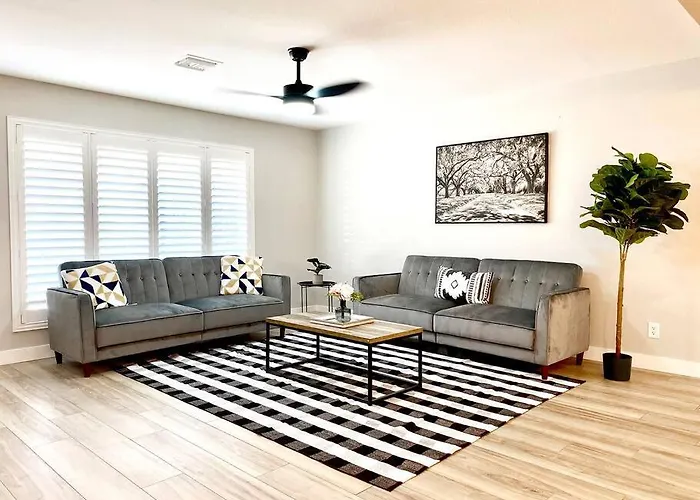 Dom wakacyjny South Remodeled Beauty *